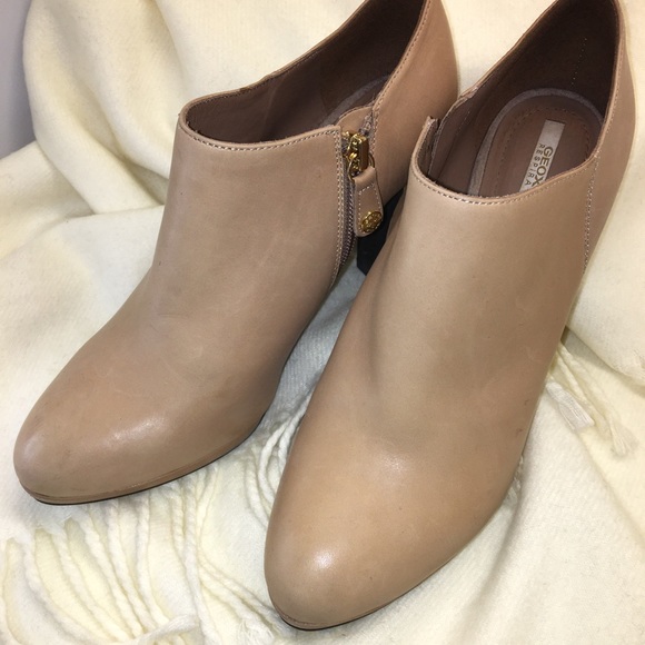 GEOX Tan Bootie size 7